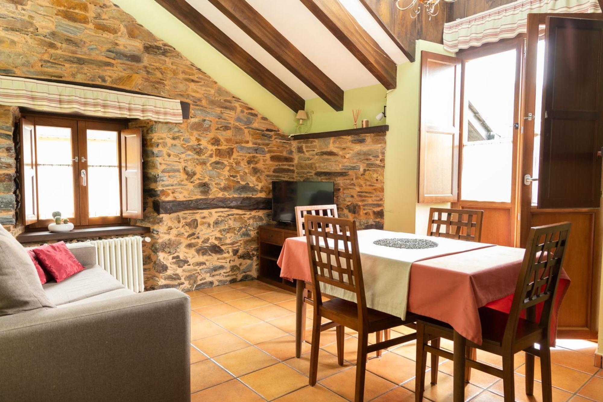 Apartamentos Turisticos A Estacion A Pontenova Esterno foto