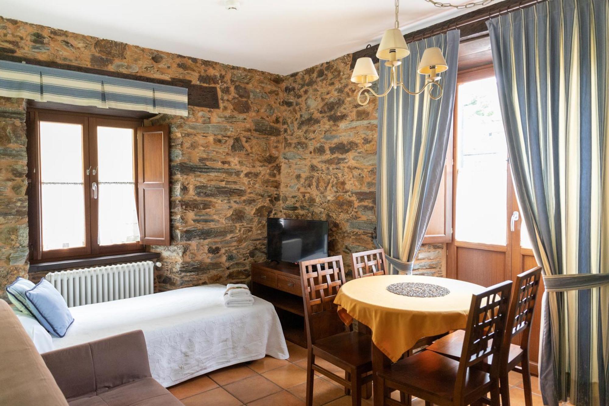 Apartamentos Turisticos A Estacion A Pontenova Esterno foto